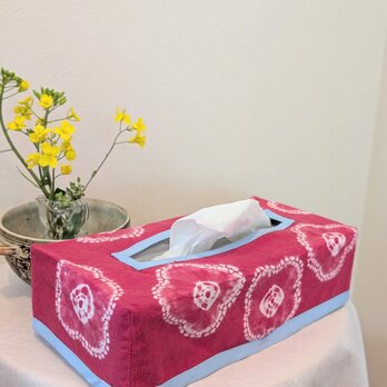 お花の絞りデザインの手染めティッシュカバー~お部屋の模様替えにの画像