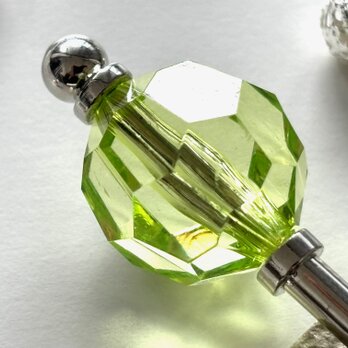 かんざし　多角形カットのクリアビーズ　黄緑　グリーン　透明　涼しげ　一本簪　一本挿し　カジュアル　普段使い　軽いの画像