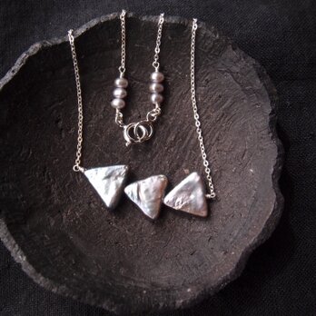 【SV】Triangle Pearl Necklace／トライアングルパールネックレス 001-070-721の画像
