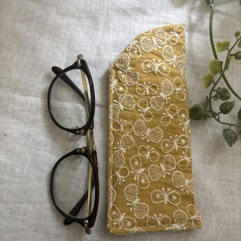 ハンドメイド♡メガネケース♡綿麻蝶々刺繍生地イエロー♡♡スリムタイプの画像