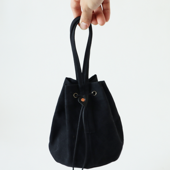 draw string bag kuroの画像