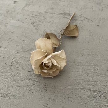 suMire-bouquet布花コサージュ『茎の長いカジュアルな白薔薇』の画像