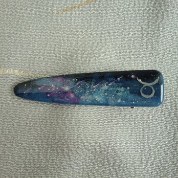 天の川と流れ星（牡牛座）のヘアクリップ＊手描きレジンの髪飾りの画像