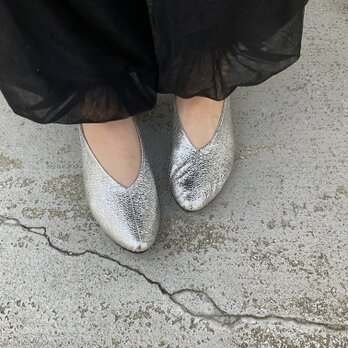 シルバー パンプス フラット｜痛くない ぺたんこ 靴｜歩きやすい 大人 女性用 レザーシューズの画像