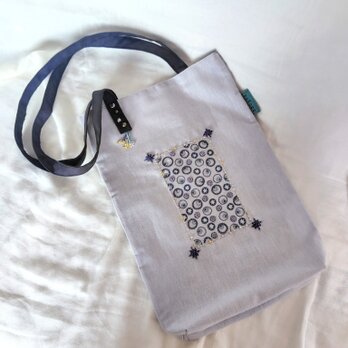 手刺繍のお手さげの画像