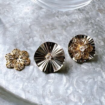 PA319-【 AVON 】エイボン・ヴィンテージピアス Silver & Gold Tone 4way Flowerの画像