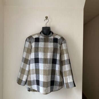 リネンのシンプルシャツの画像
