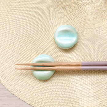 水色硝子釉の丸い箸置きの画像