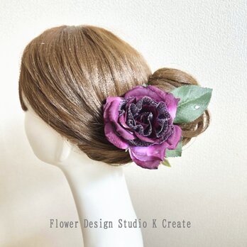ダークパープルの薔薇の髪飾り　成人式　着物　髪飾り　紫　パープル　袴　薔薇　バラ　髪飾り　発表会　結婚式　舞台の画像