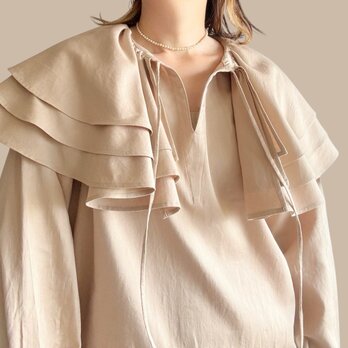 frill collar blouse (beige)の画像