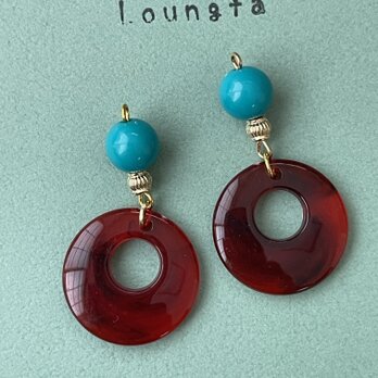 ターコイズとレッドのアクリルビーズピアス 大ぶりピアス 軽いですの画像