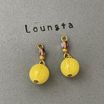 チェコビーズピアス チェコビーズパープルとイエローアクリルビーズの小ぶりピアスの画像