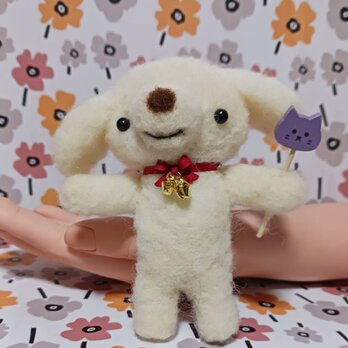 羊毛フェルト 大き目の白い耳の可愛いわんちゃんの画像