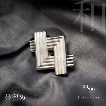 和のモチーフL字型帯留め。質量のある大きさでの画像