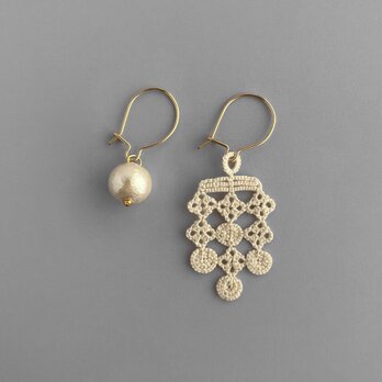 勲章みたいなレースの耳飾り きなり | tatting laceのコピーの画像