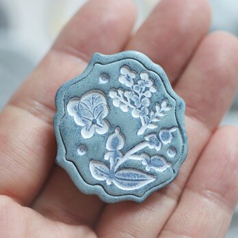 : : : 陶土の草花ブローチ : : : 1364の画像