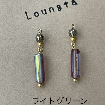 チェコビーズピアス ライトグリーン パープルのスティックピアスの画像