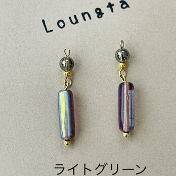 チェコビーズピアス ライトグリーン パープルのスティックピアスの画像
