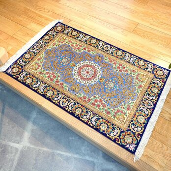 ペルシャ絨毯クム産シルク　サラヤン工房 玄関マット　92x60㎝ ブルー ネイビー　 NT13832 【A5】の画像