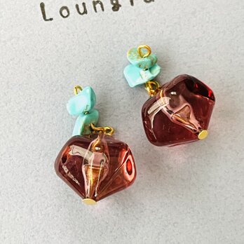 ターコイズピアス 個性派ピアス ターコイズさざれ石とクリアレッドの宝石ピアスの画像