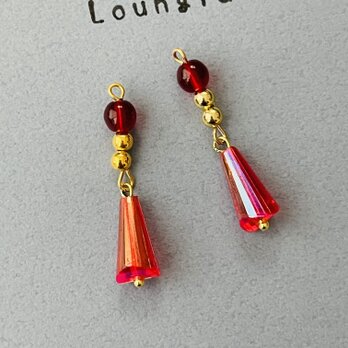 真っ赤なピアス 赤いピアス レッドチェコビーズとアクリルビーズ 軽いピアスの画像