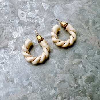 PA324-【 AVON 】エイボン・ヴィンテージピアス 1970s Ivory Gold Tone Screw Hoopの画像