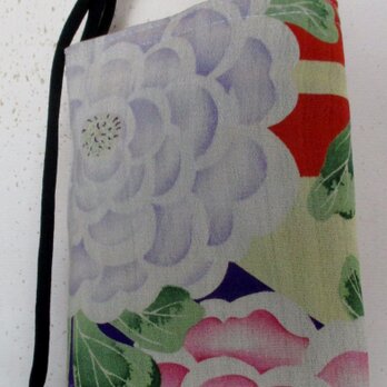 ８２２１　花柄の着物で作ったスマホポーチ＃送料無料の画像
