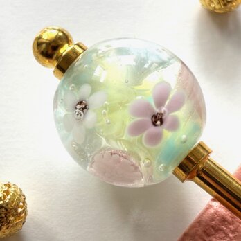 かんざし　パステルカラーの花のとんぼ玉　ピンク　水色　春夏　一本挿し　一本簪　洋風　涼しげ　トンボ玉　蜻蛉玉の画像