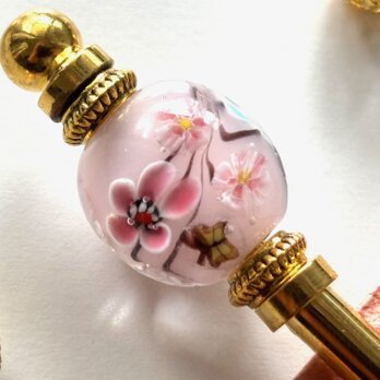 かんざし　ピンクと水色の花と蝶のとんぼ玉　春夏　ゴールド　一本挿し　一本簪　和風　ガラス　桜　サクラ　さくらの画像