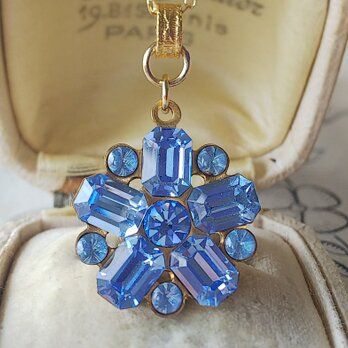 ヴィンテージ　ライトサファイアBlueいっぱいのGlassフラワー　ネックレスの画像