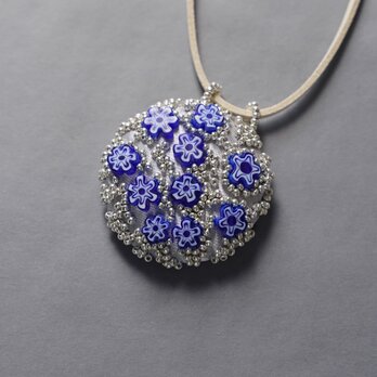 ビーズ刺繍のミラーネックレス　3　裏面ミラー　ペンダント　母の日　敬老の日　ギフト　サテン　一点もの　シルバーの画像