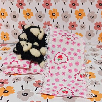 羊毛フェルト　ハチ猫兄妹お眠の時間だよー　　布団セットの画像