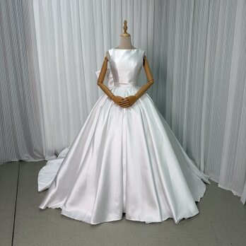ウェディングドレス ミカドサテン オフホワイト Vネック ふっくら柔らかなバックリボン 結婚式の画像