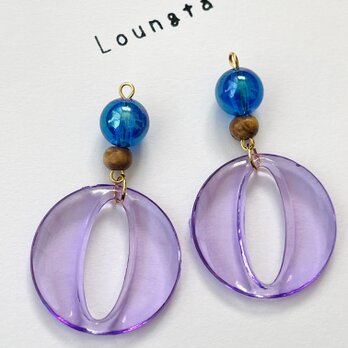 夏ピアス ブルーとパープルクリアアクリルチャームの個性派ピアス 軽い大ぶりピアスの画像