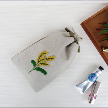 春の香り：ミモザ刺繍リネン巾着（R-16）の画像