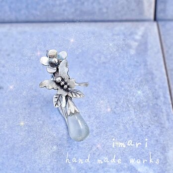 しずくムーンストーン☆花蝶を飾ったイヤーカフの画像