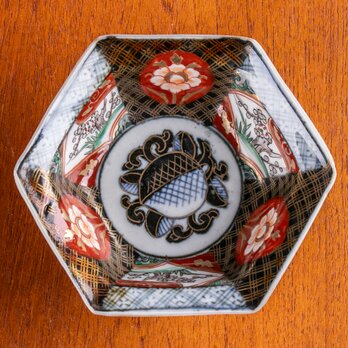 古伊万里 染錦 草花蟠桃文 六角鉢 明治時代 E1794の画像