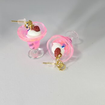 ポップなネオンカラーのクリームソーダピアス（ピーチ）の画像