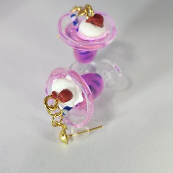 ポップなネオンカラーのクリームソーダのピアス（グレープ）の画像