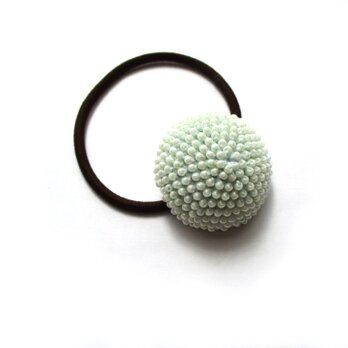 ビーズクロッシェヘアゴム（水色×白）の画像