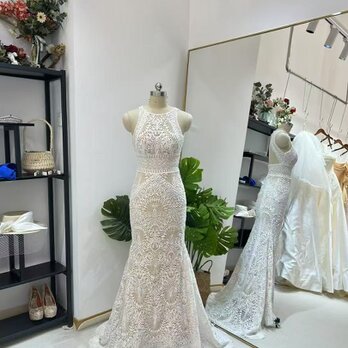 フランス風&nbsp;ウェディングドレス ノースリーブ 背中見せ マーメイドライン 大人っぽい 贅沢な総レース 結婚式の画像
