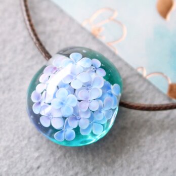 紫陽花のとんぼ玉ガラスペンダントの画像