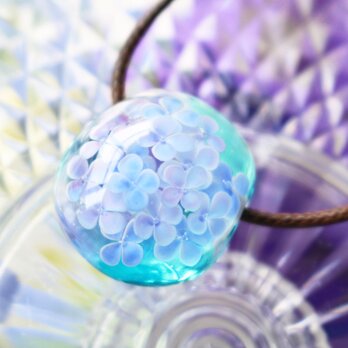 紫陽花のとんぼ玉ガラスペンダントの画像