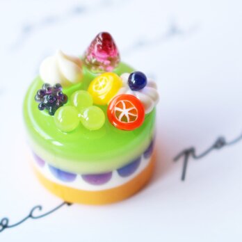 ガラスのミニチュア　シャインマスカットとピオーネのケーキ★ガラスのミニチュア洋菓子店の画像