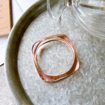 B137-ヴィンテージバングル 1960s Pale Pink Acrylic Square Bangleの画像