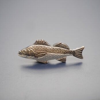 狙いを定めてワイルドに丸呑み【シーバス】釣好き、お魚好きの心をくすぐるピンズ（全22種類）の画像
