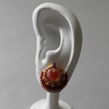 ビーズ刺繍のイヤリング ピアス 1　ブラウン　レッド　パープル　おおぶり　一点ものの画像