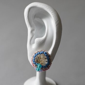 ビーズ刺繍のイヤリング ピアス 7　ホワイト　ブルー　ピンク　パープル　おおぶり　一点ものの画像