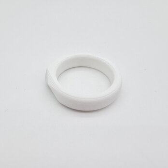 Infinite RING　植物由来樹脂アクセサリー ／　P - マットホワイトの画像
