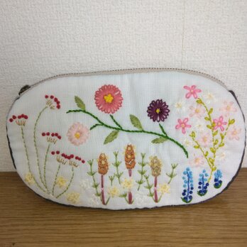 花の刺繍ポーチ　70の画像
